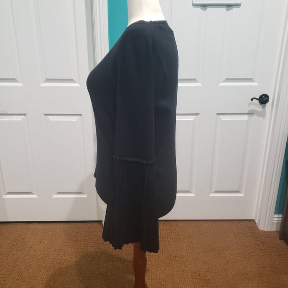 Banana Republic Women's Black Fluted Pleat Sleeve Sweater Size XL Holiday Party - Picture 5 of 6